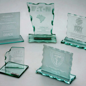 Troféu de vidro personalizado